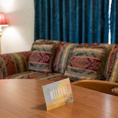 Dutch Inn Cornwall Экстерьер фото
