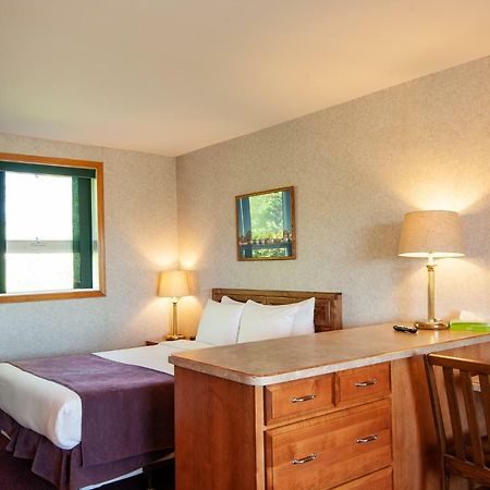 Dutch Inn Cornwall Экстерьер фото