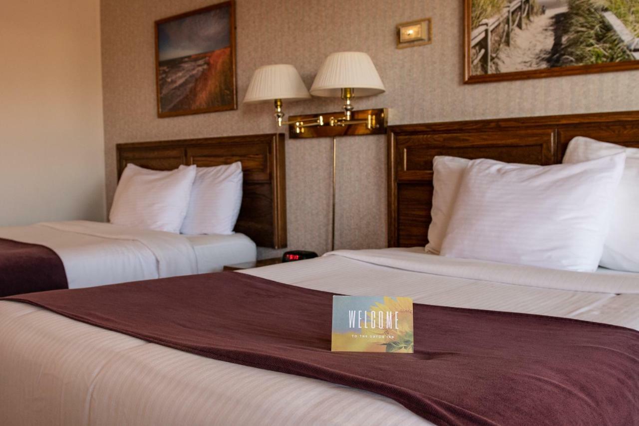 Dutch Inn Cornwall Экстерьер фото
