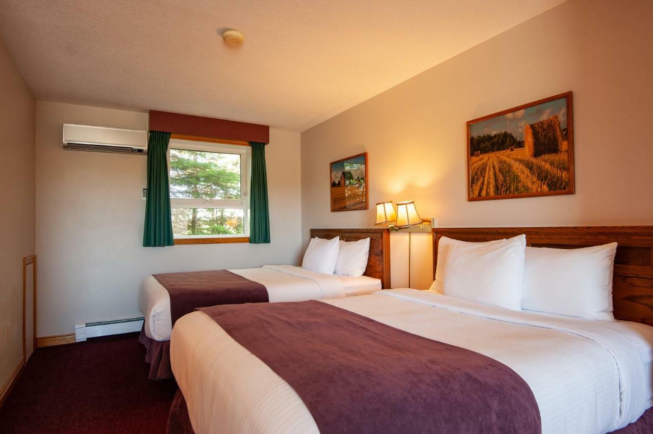 Dutch Inn Cornwall Экстерьер фото