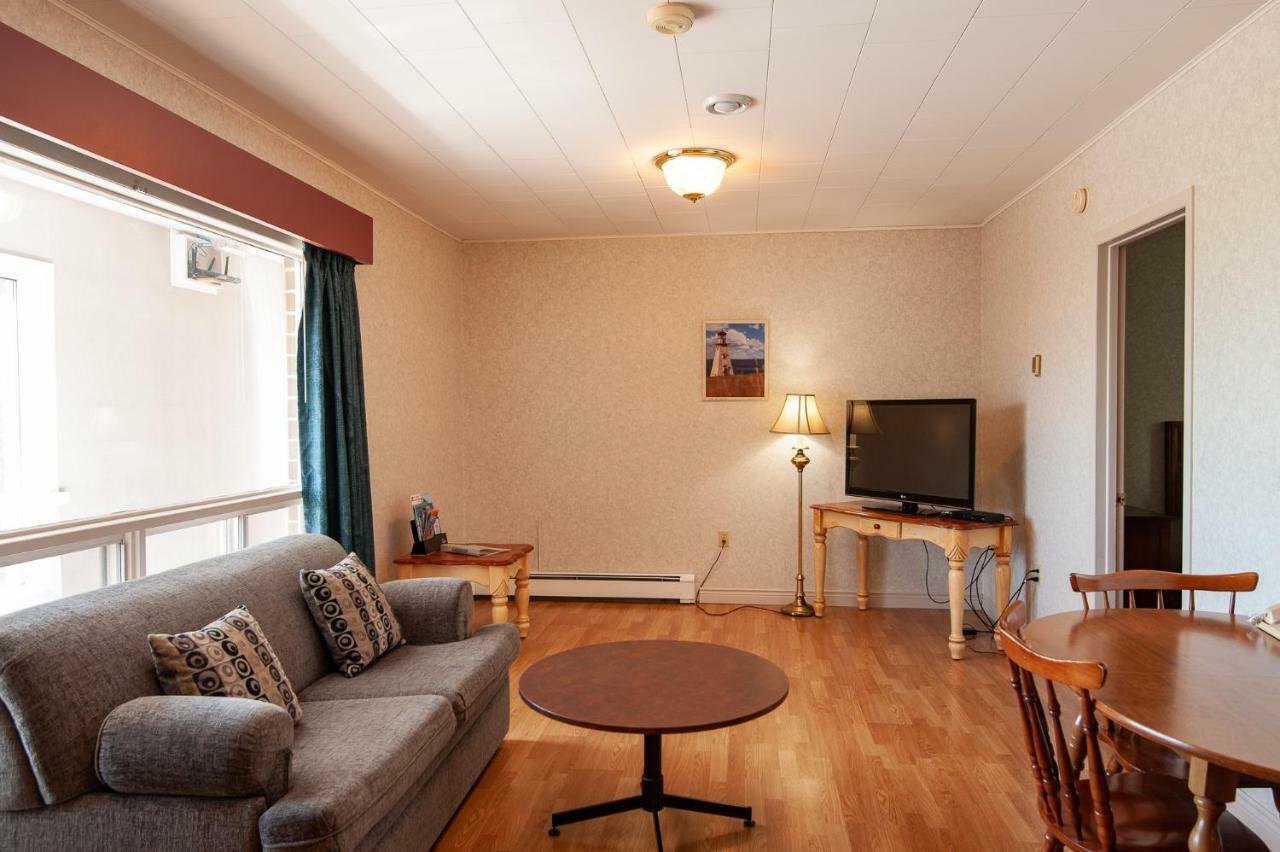Dutch Inn Cornwall Экстерьер фото
