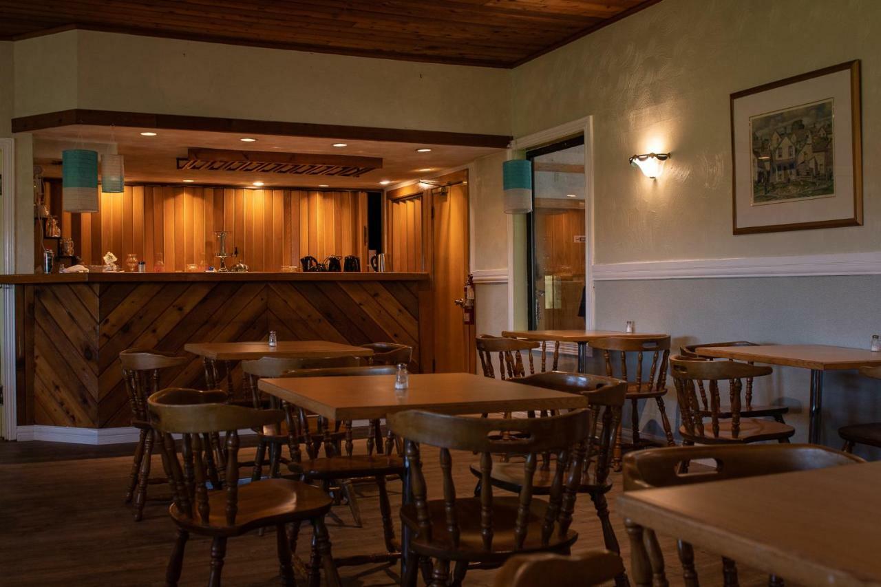 Dutch Inn Cornwall Экстерьер фото