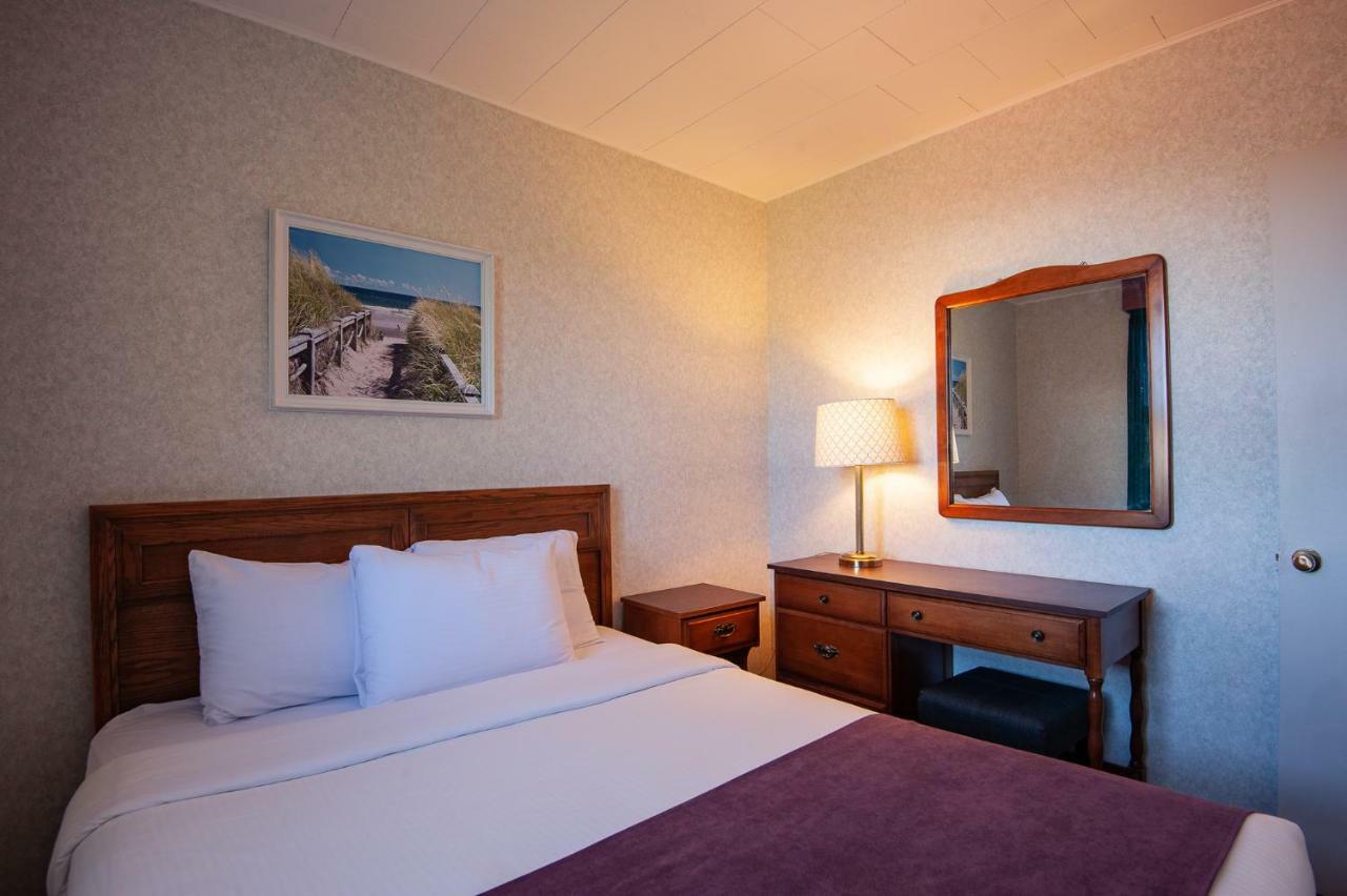 Dutch Inn Cornwall Экстерьер фото