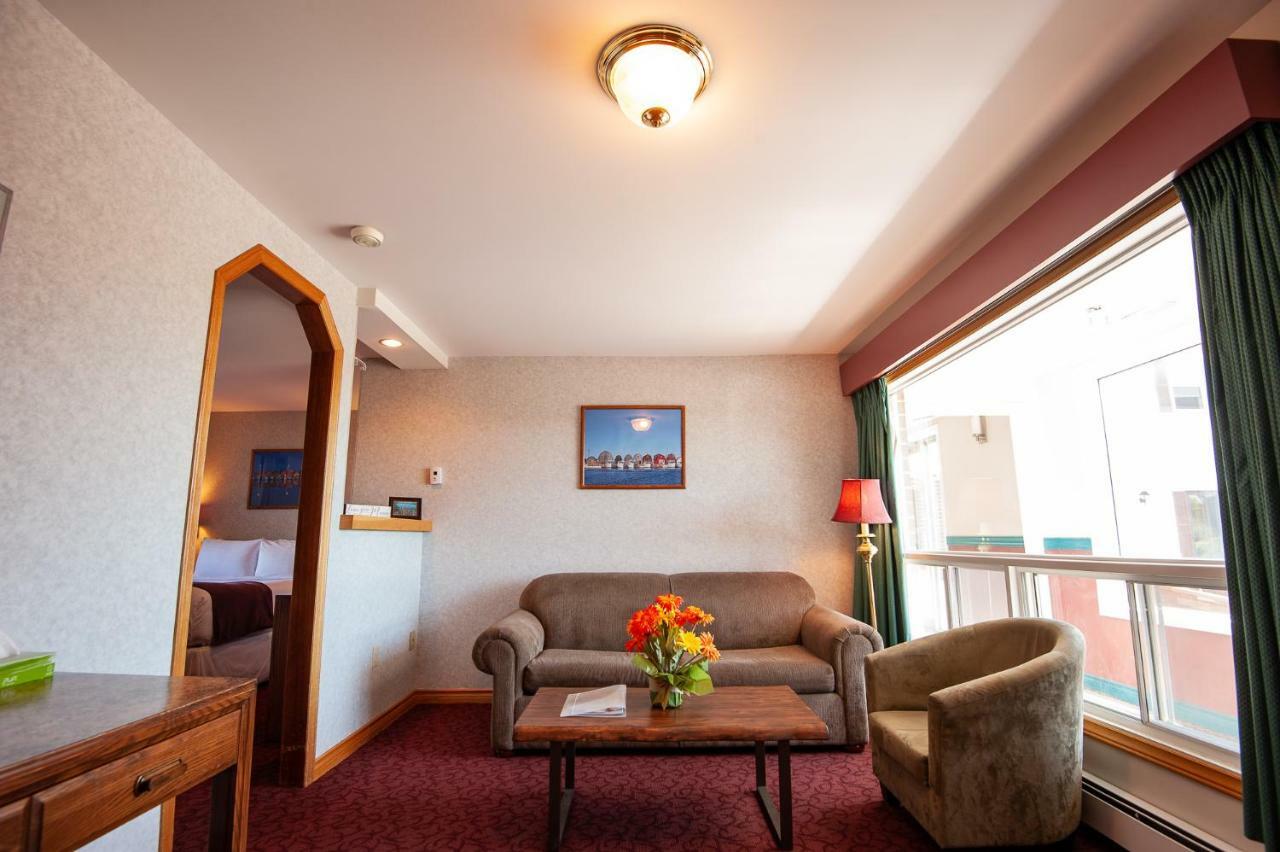 Dutch Inn Cornwall Экстерьер фото