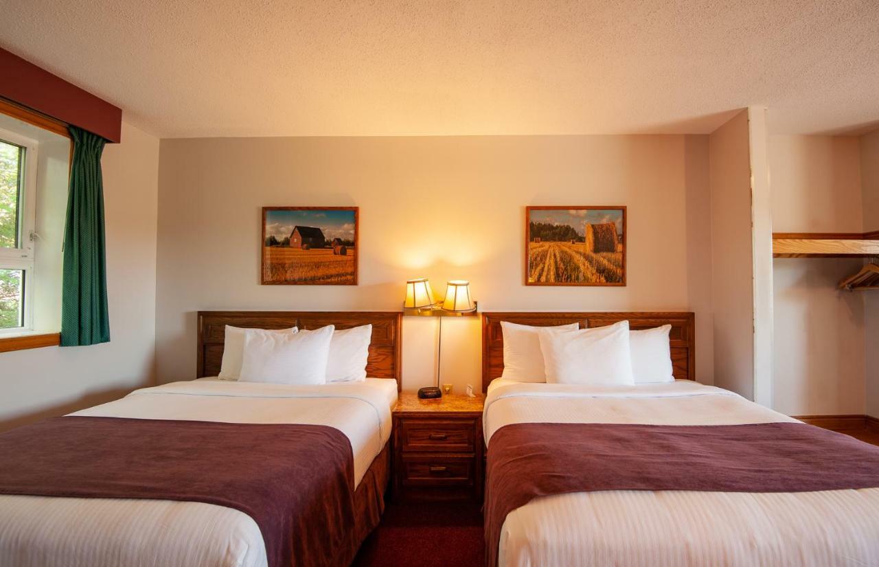 Dutch Inn Cornwall Экстерьер фото